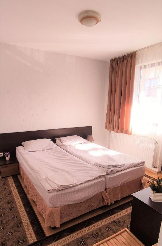 Djolevi Guesthouse Dobrinishte Exteriör bild